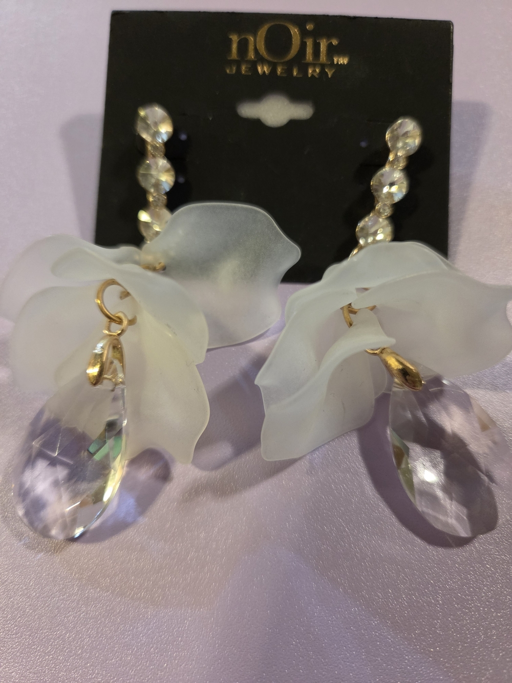nOir Jewelry White Floral Drop Earrings with Crystal Teardrops